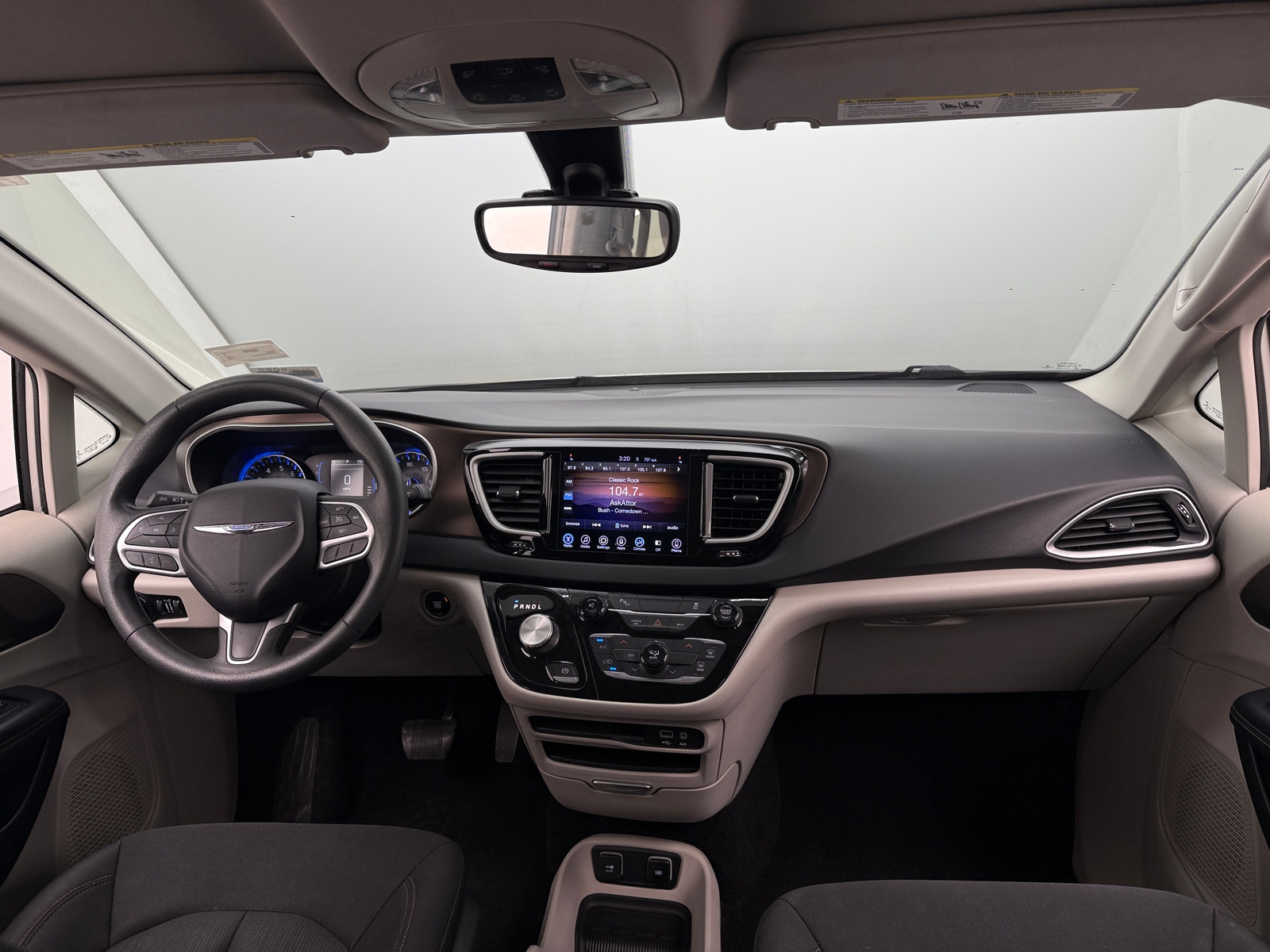 Thumbnail: 2017 Chrysler Pacifica - 3