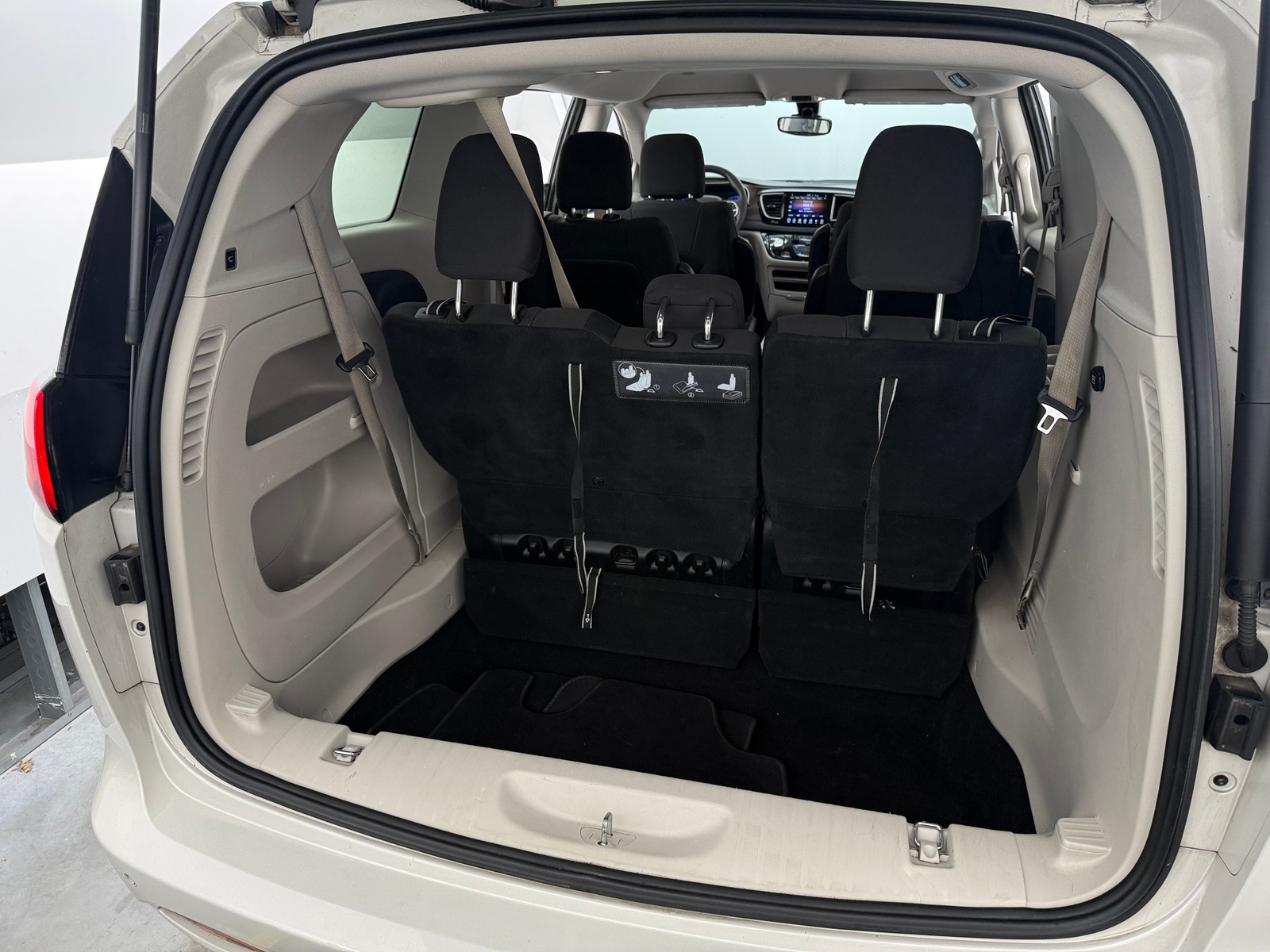 Thumbnail: 2017 Chrysler Pacifica - 7