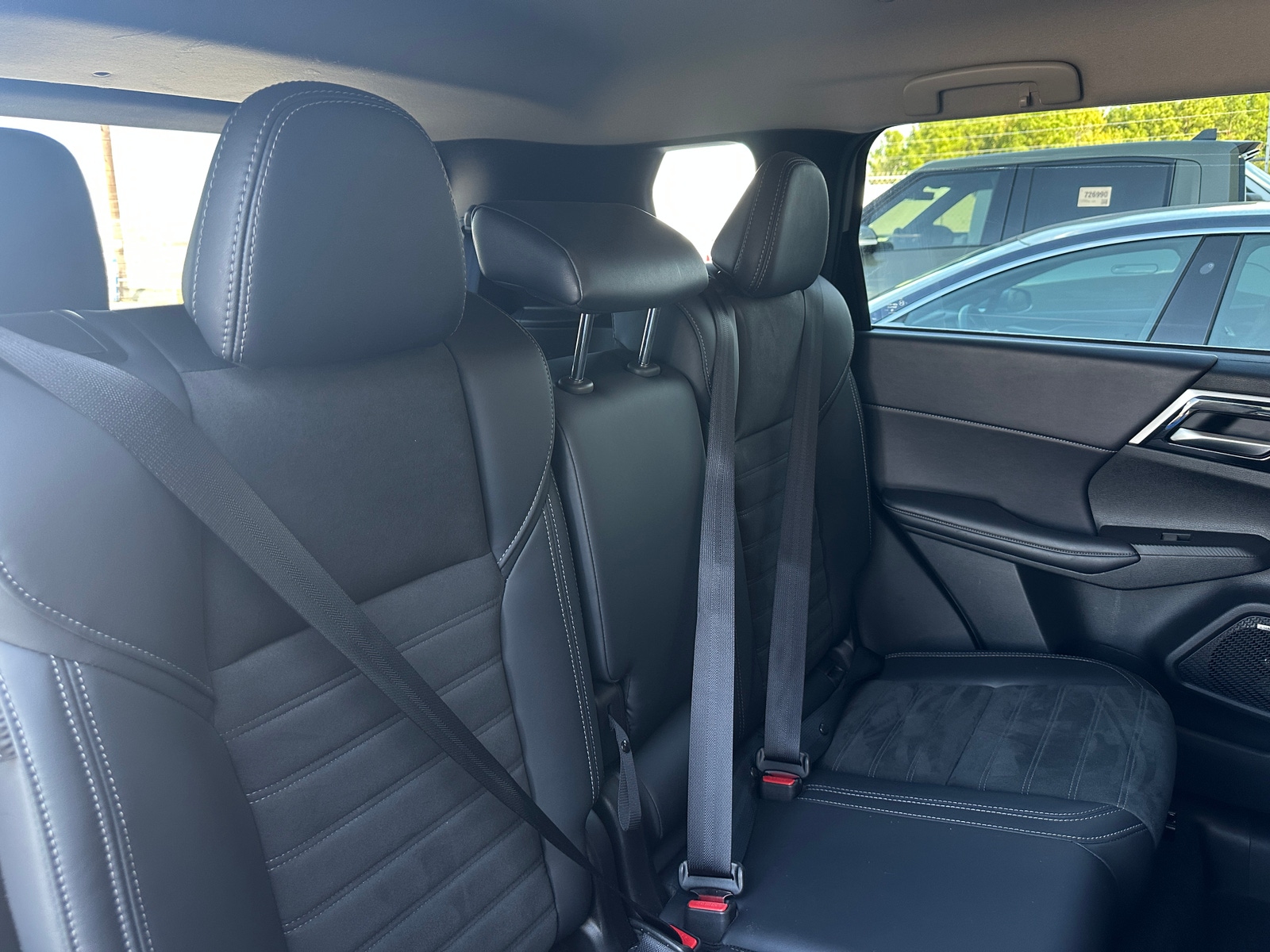 Thumbnail: 2025 Mitsubishi Outlander - 5