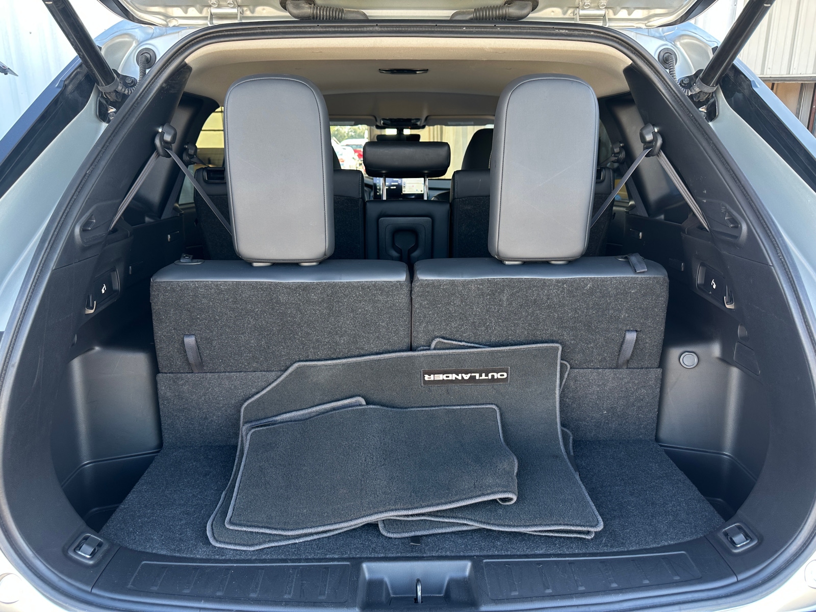 Thumbnail: 2025 Mitsubishi Outlander - 6