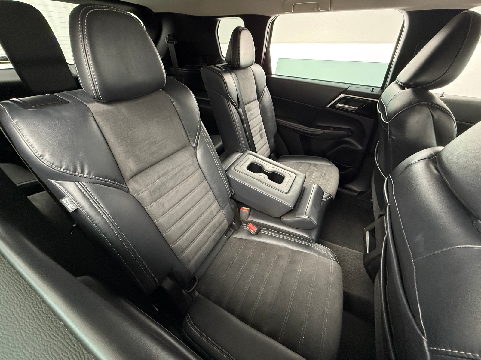 Thumbnail: 2023 Mitsubishi Outlander - 5