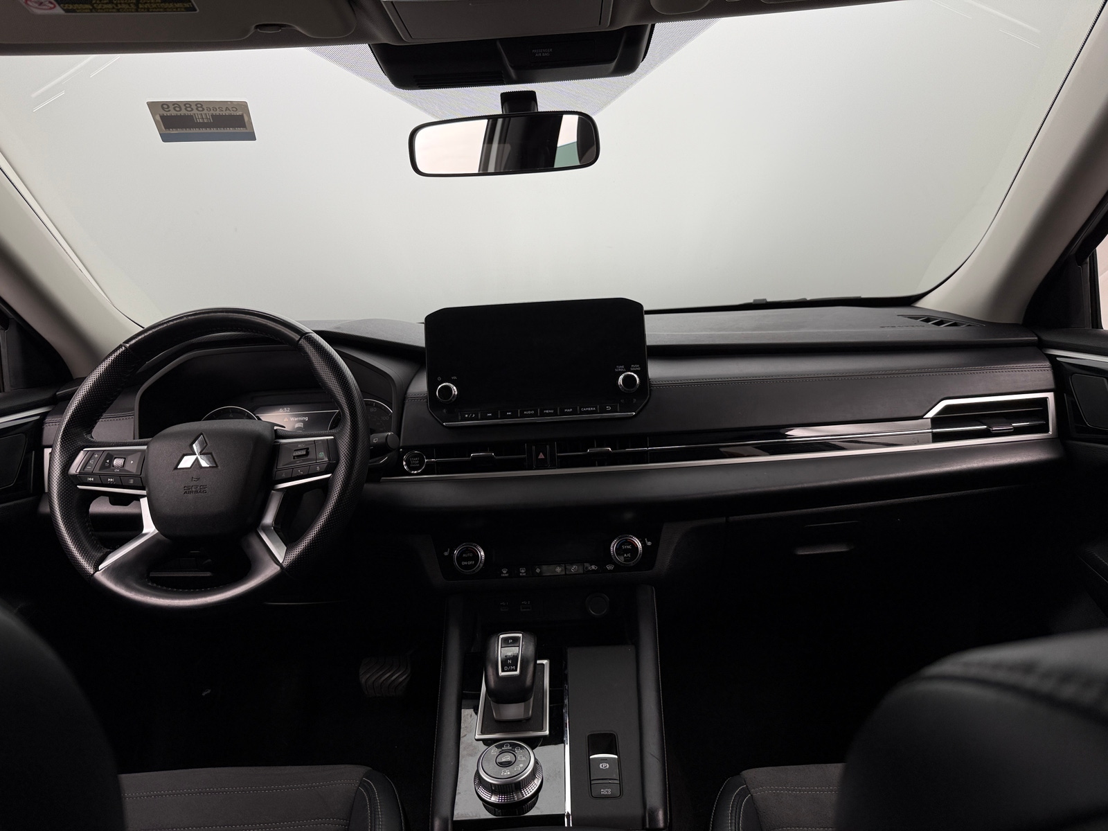 Thumbnail: 2023 Mitsubishi Outlander - 2