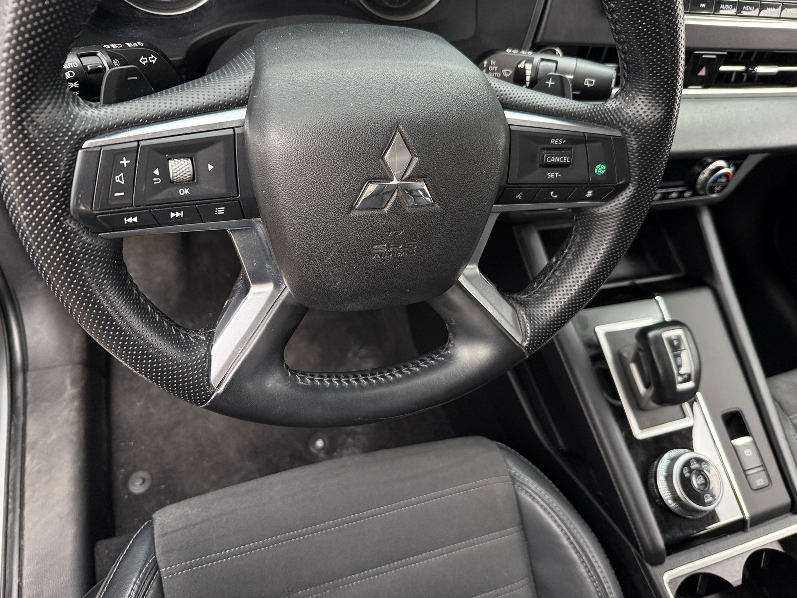 Thumbnail: 2023 Mitsubishi Outlander - 4