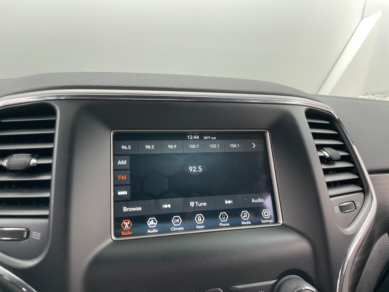 Thumbnail: 2019 Jeep Grand Cherokee - 4