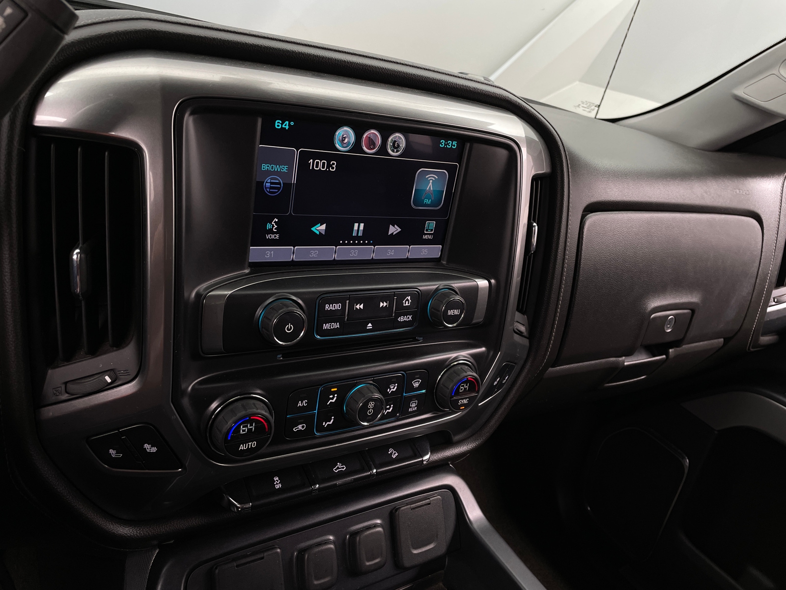 Thumbnail: 2015 Chevrolet Silverado 1500 - 3