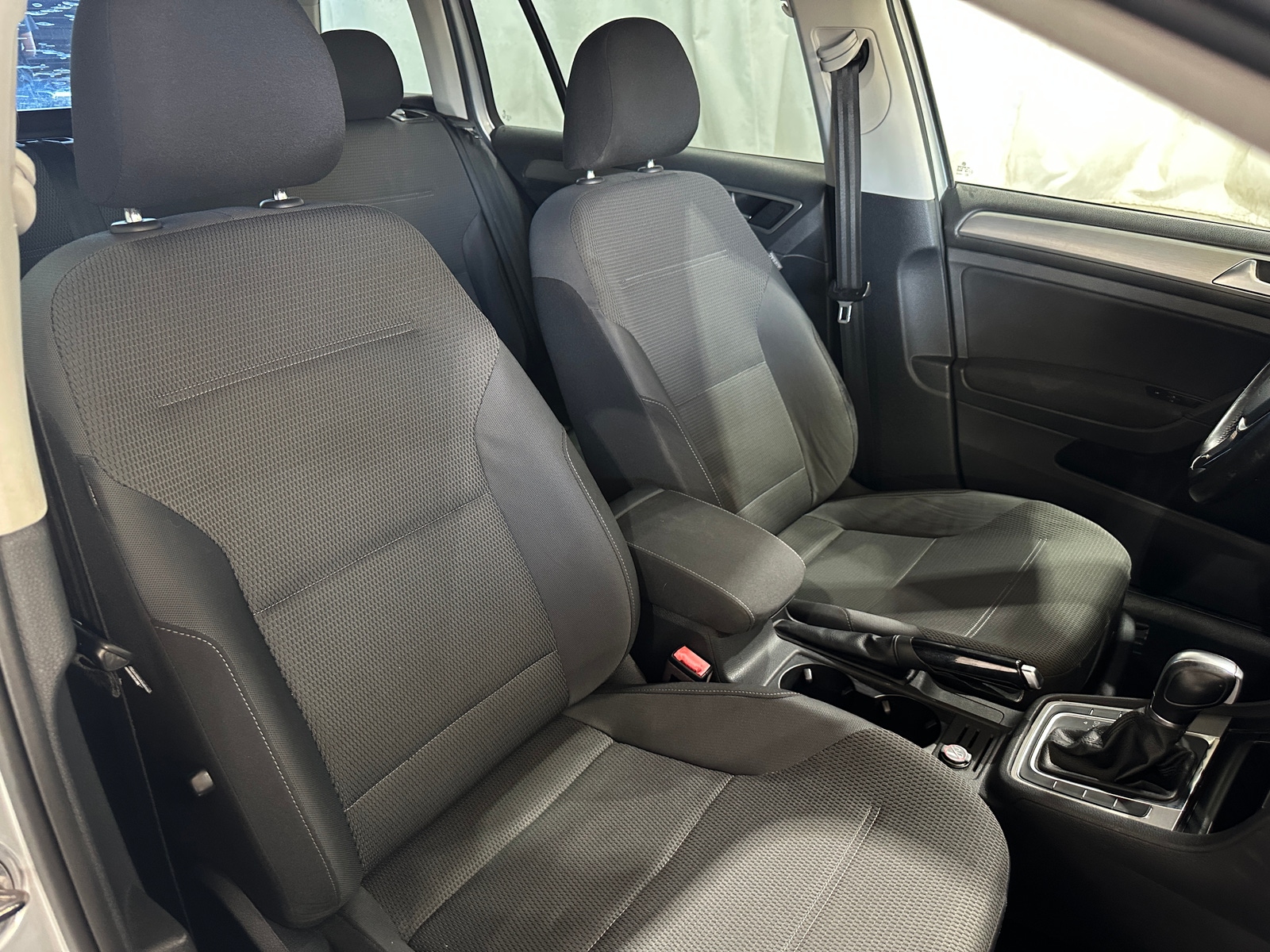 Thumbnail: 2017 Volkswagen e-Golf - 2