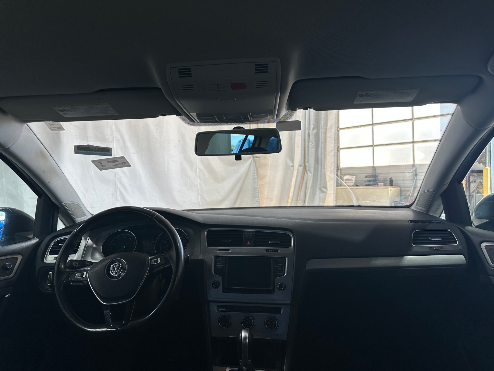 Thumbnail: 2017 Volkswagen e-Golf - 3