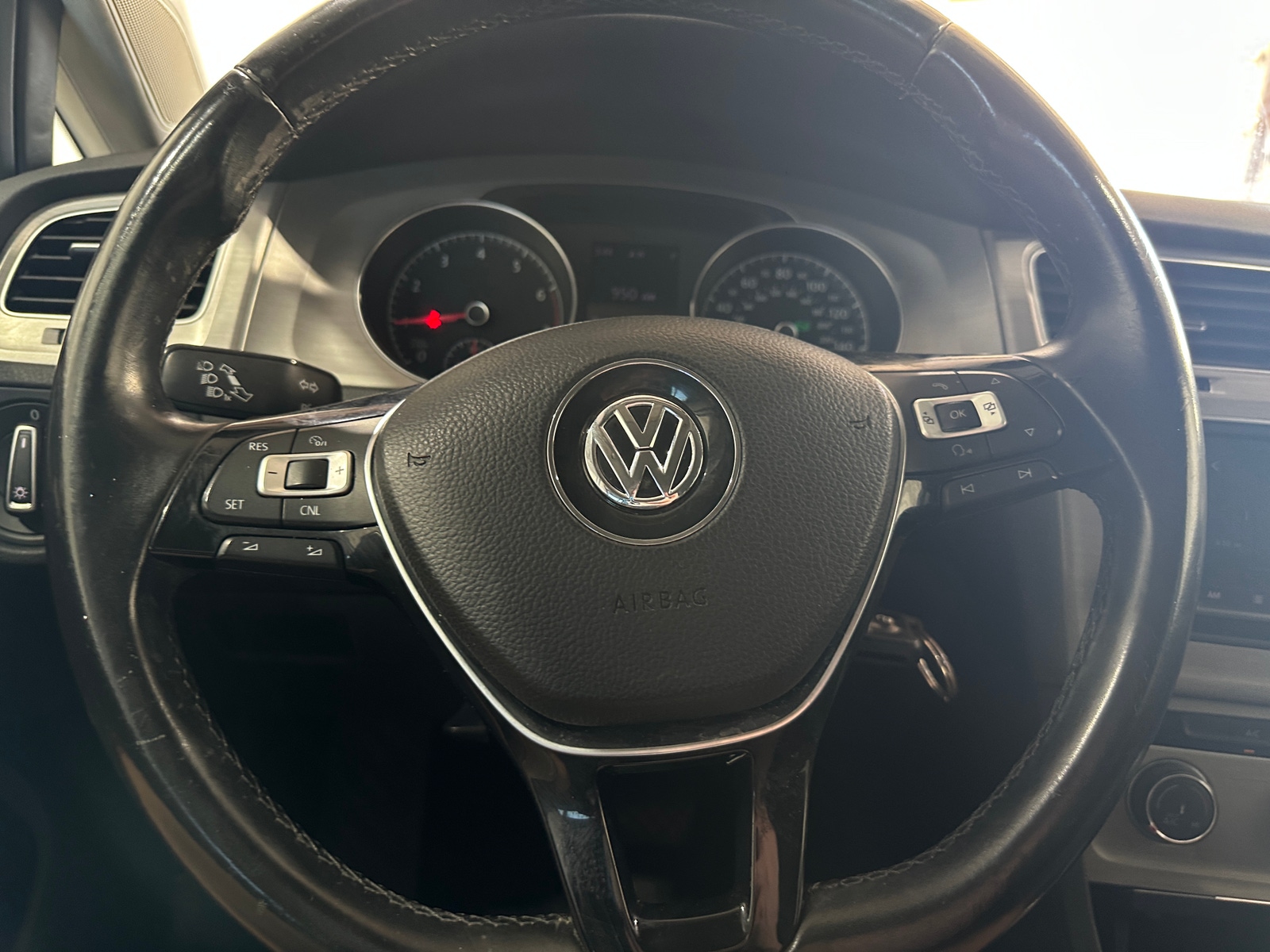 Thumbnail: 2017 Volkswagen e-Golf - 5