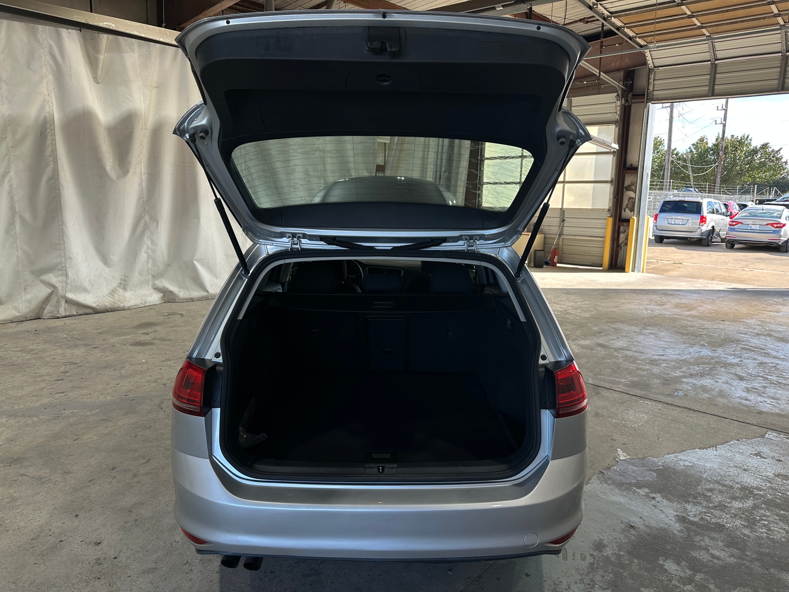 Thumbnail: 2017 Volkswagen e-Golf - 7