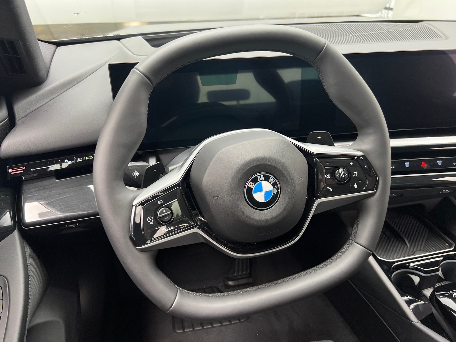 Thumbnail: 2025 BMW 5 Series - 4