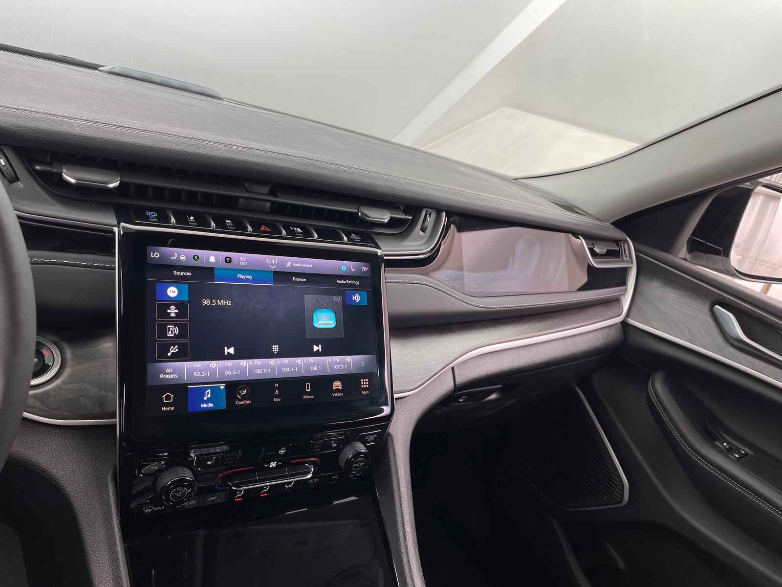 Thumbnail: 2023 Jeep Grand Cherokee - 3