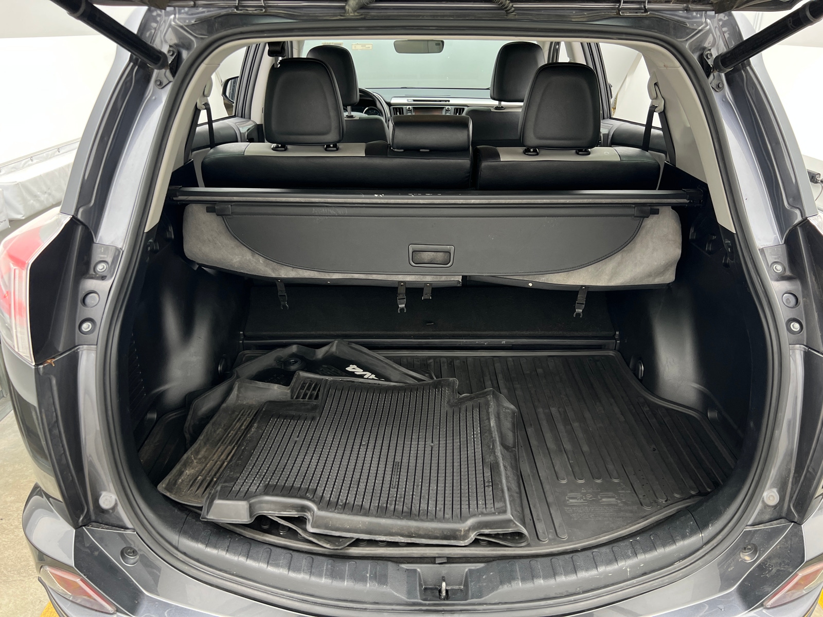 Thumbnail: 2017 Toyota RAV4 - 6