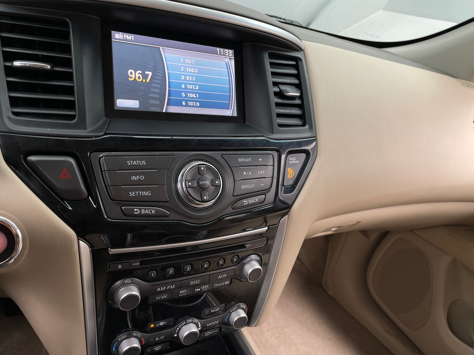 Thumbnail: 2015 Nissan Pathfinder - 4