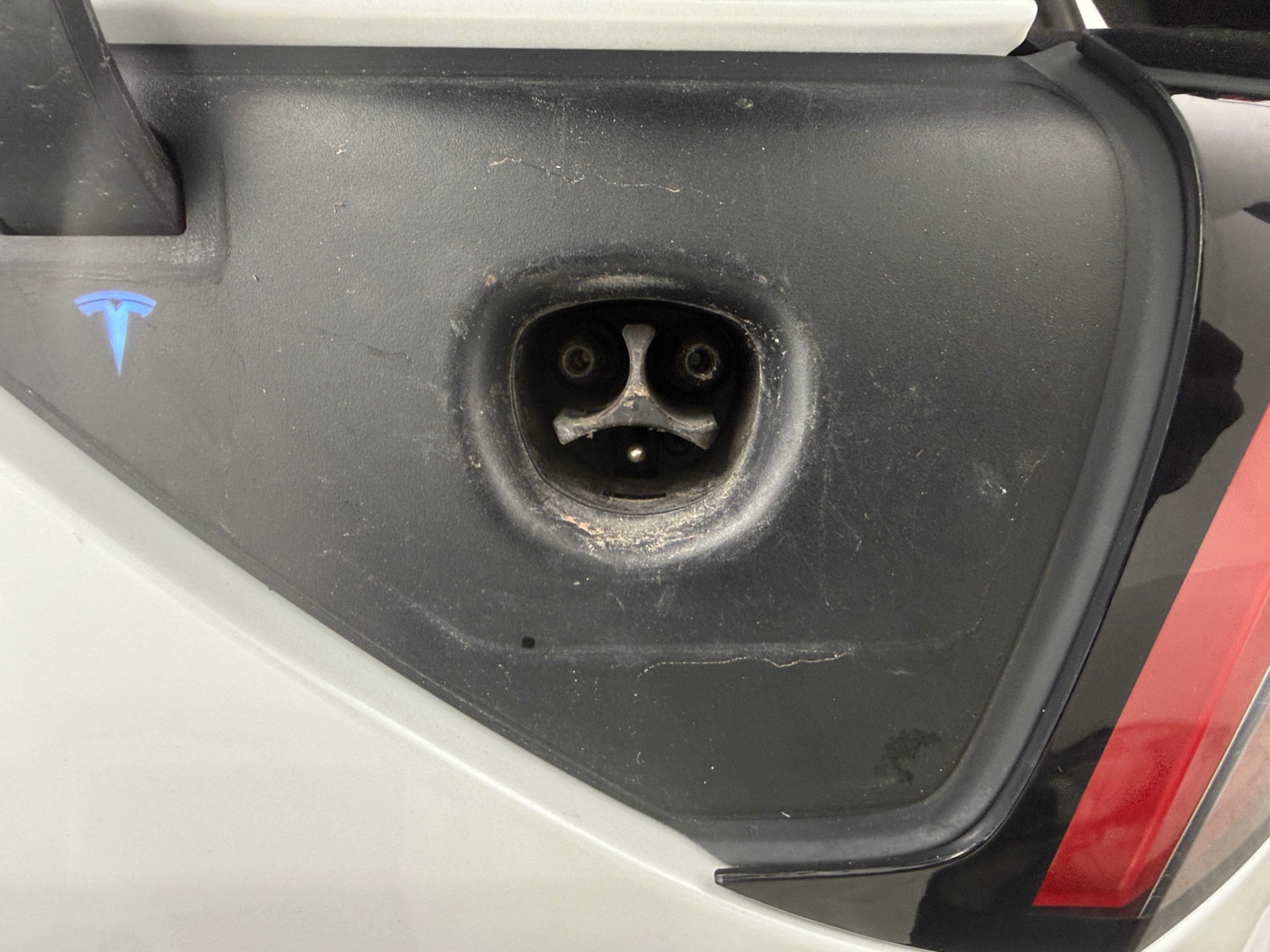 Used 2024 Tesla Model Y Long Range with VIN 7SAYGDEE6RA284260 for sale in Oak Creek, WI