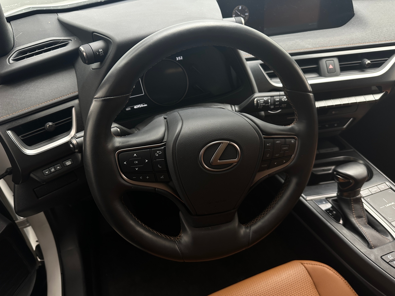 Thumbnail: 2019 Lexus UX - 4