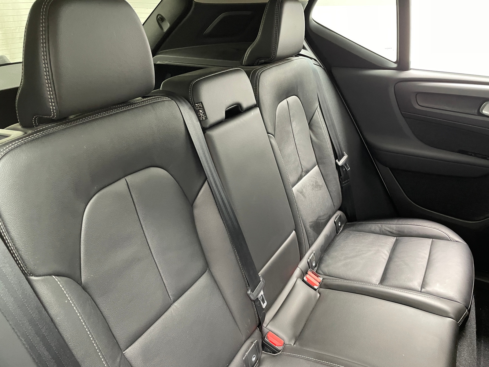 Thumbnail: 2022 Volvo XC40 - 5