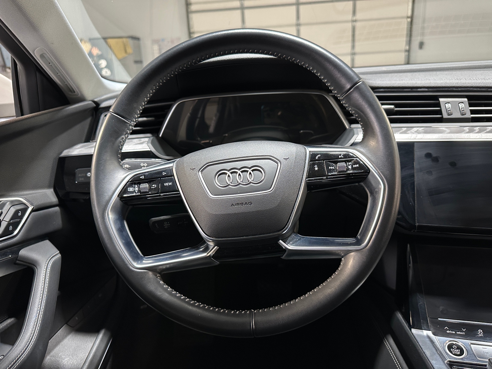 Thumbnail: 2021 Audi e-tron S - 4