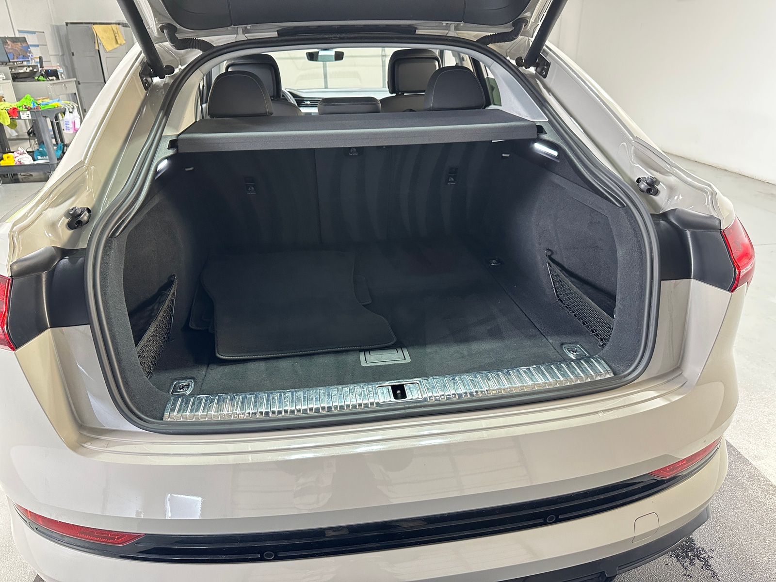 Thumbnail: 2021 Audi e-tron S - 6