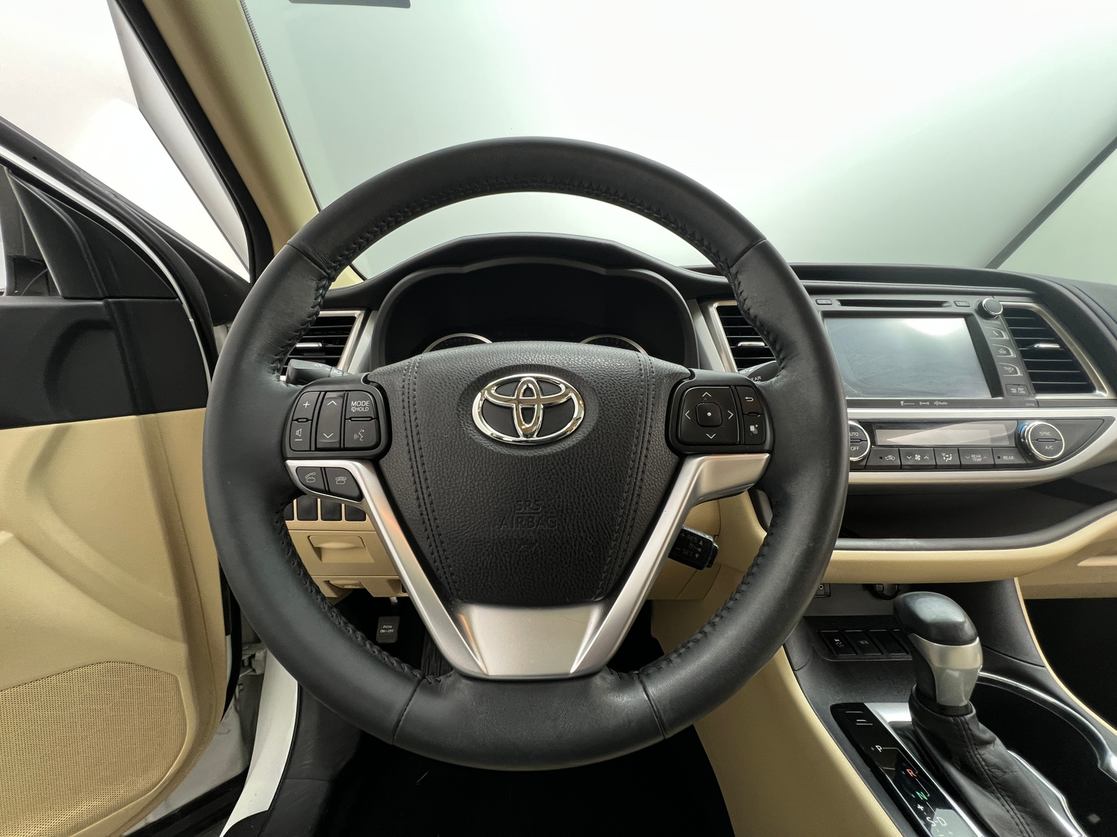 Thumbnail: 2016 Toyota Highlander - 4