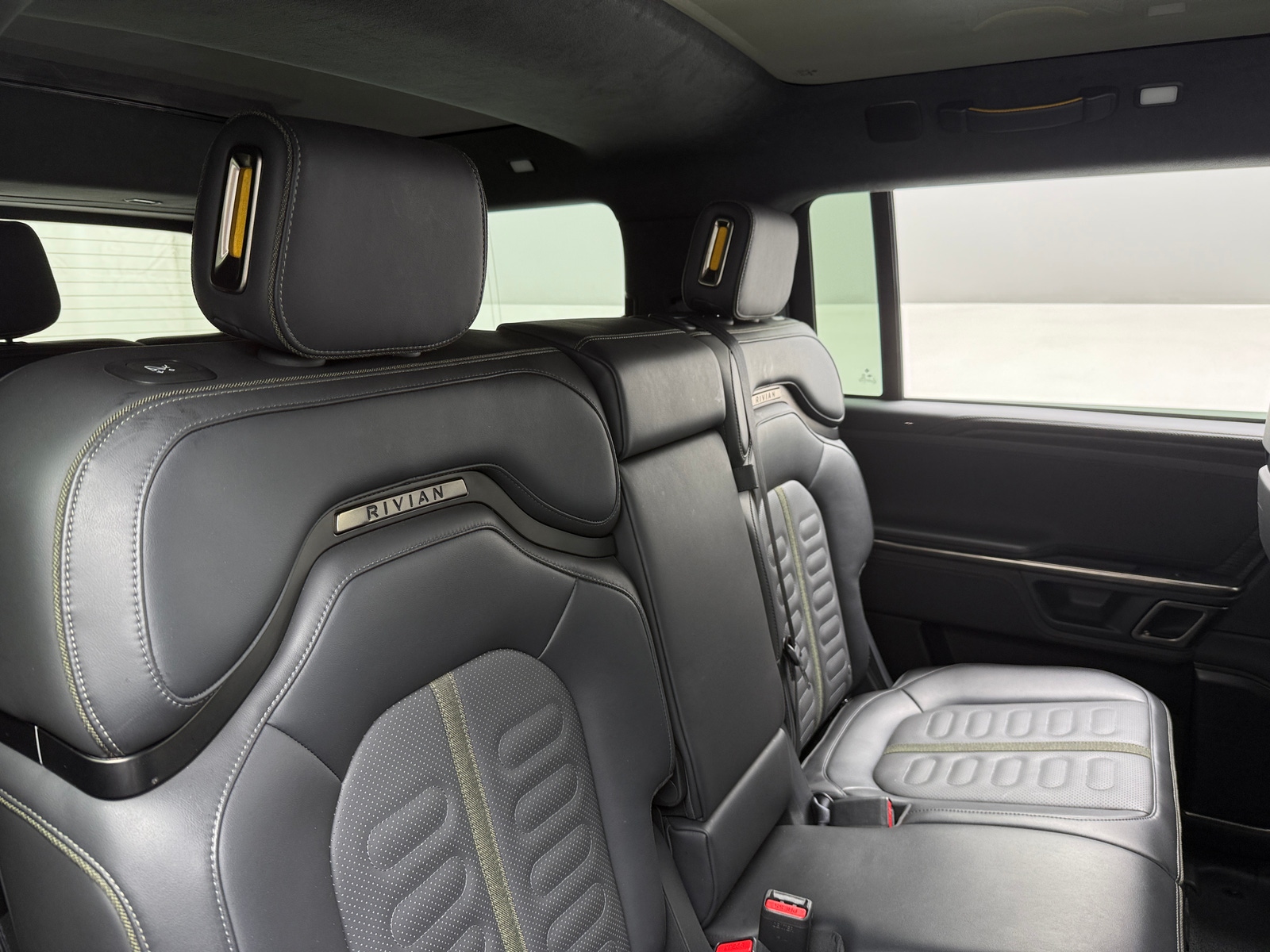 Thumbnail: 2024 Rivian R1S - 5