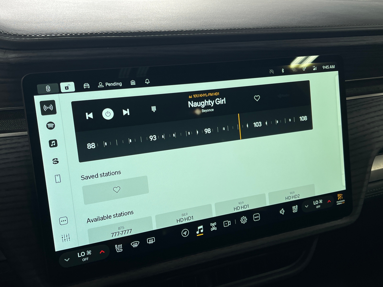 Thumbnail: 2024 Rivian R1S - 3