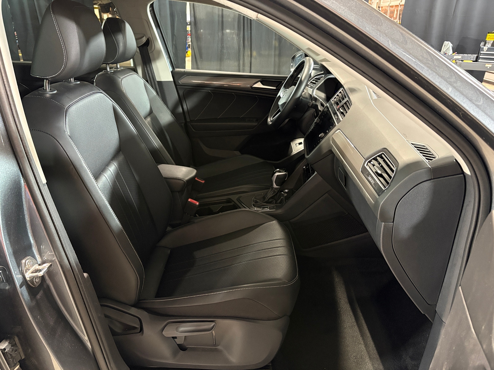 Thumbnail: 2024 Volkswagen Tiguan - 2