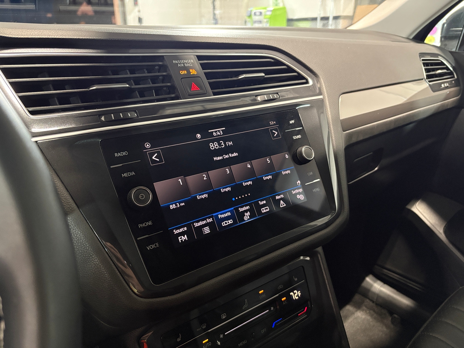 Thumbnail: 2024 Volkswagen Tiguan - 4