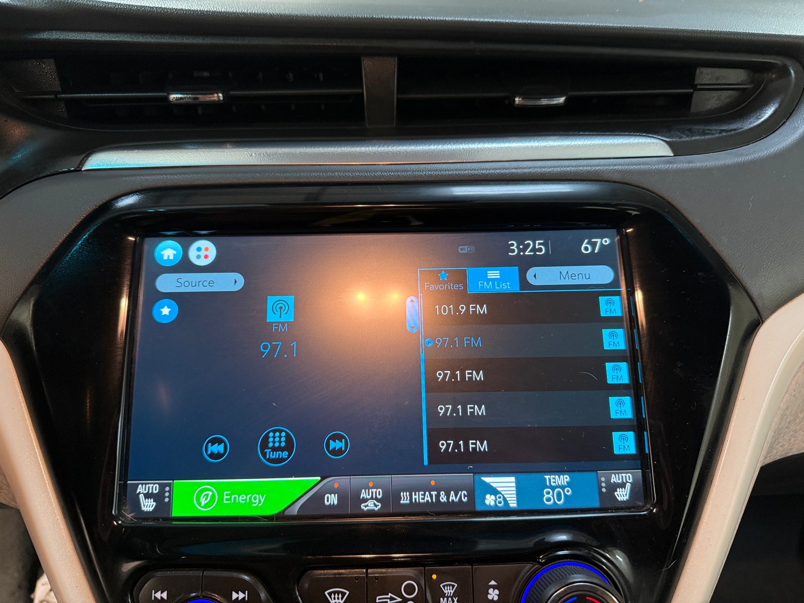 Thumbnail: 2017 Chevrolet Bolt EV - 3