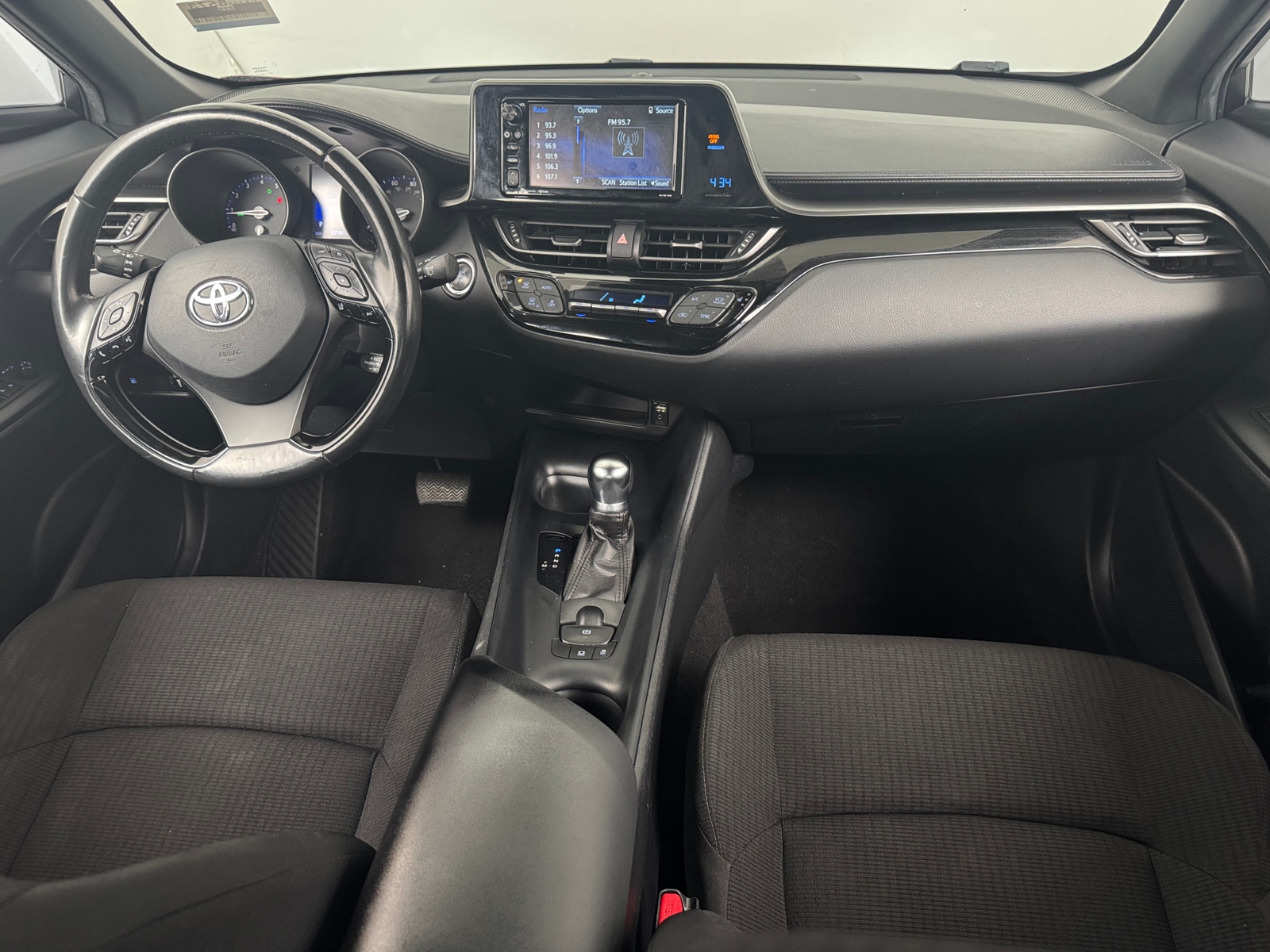 Thumbnail: 2018 Toyota C-HR - 3