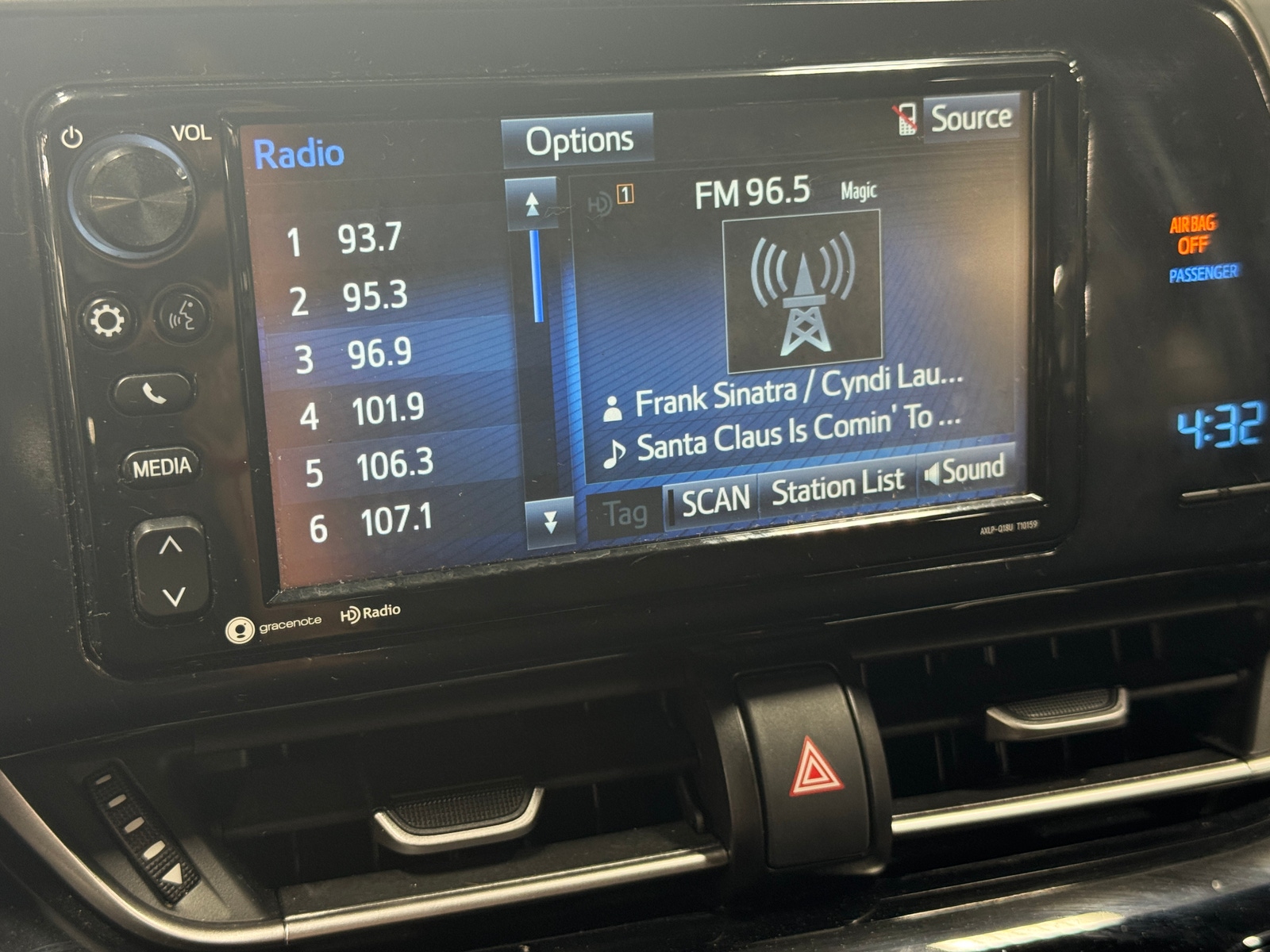 Thumbnail: 2018 Toyota C-HR - 4