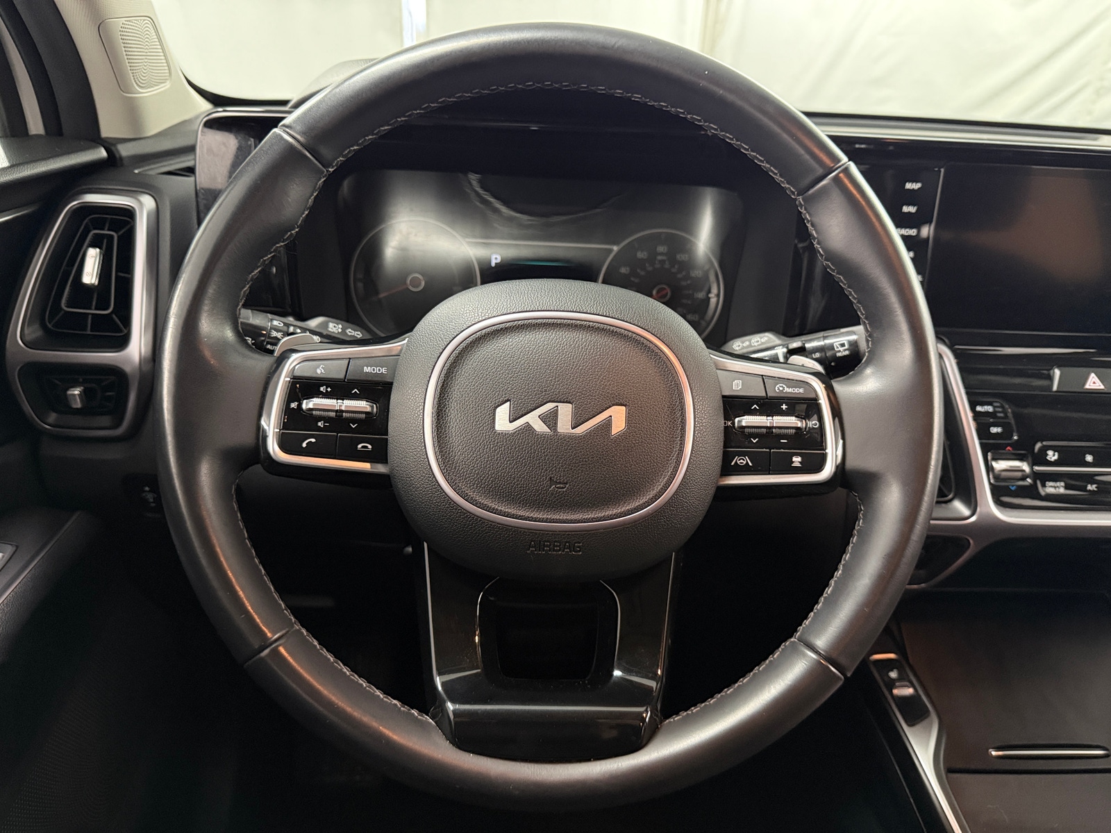 Thumbnail: 2023 Kia Sorento - 4