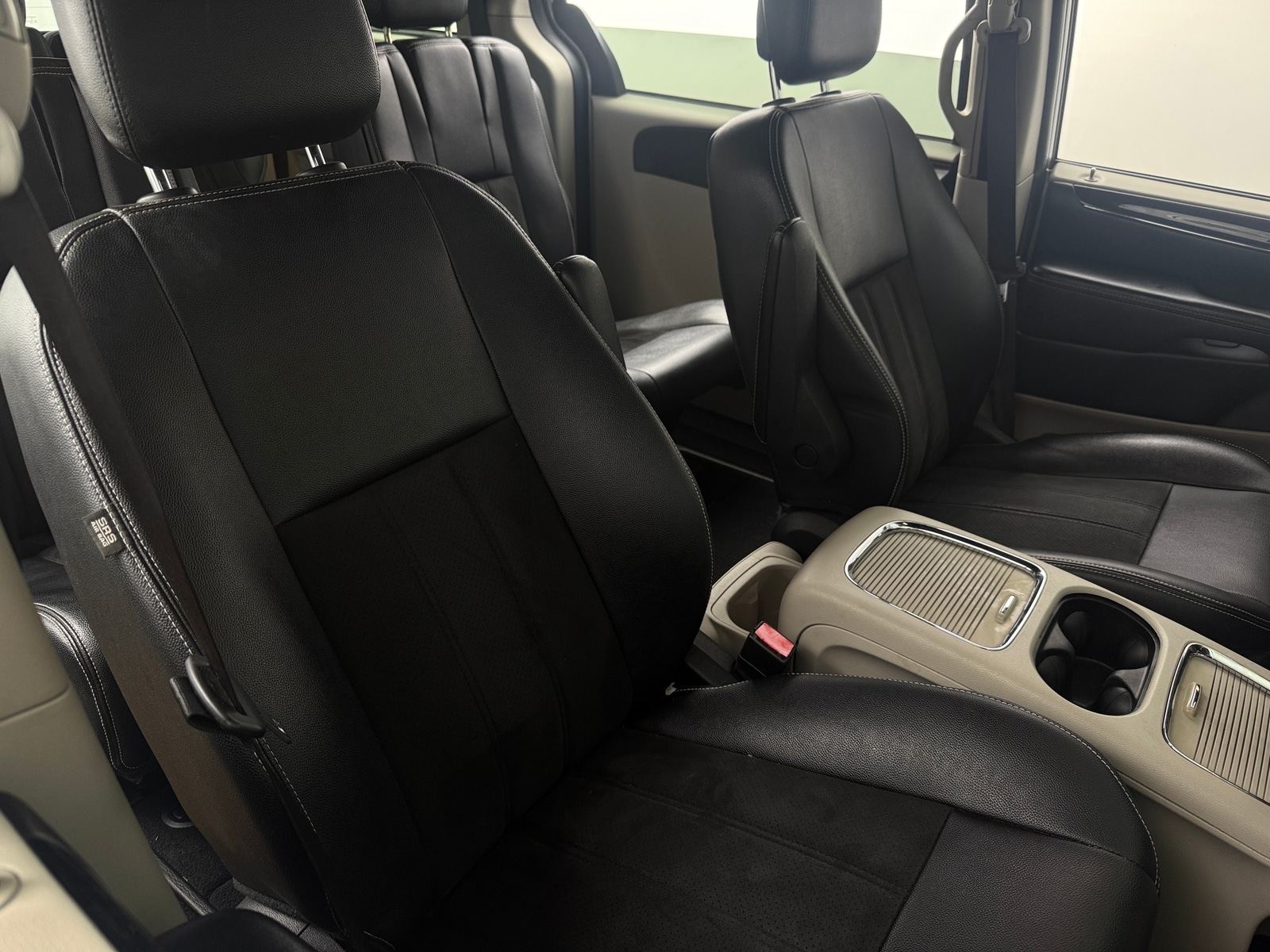 Thumbnail: 2019 Dodge Grand Caravan - 2