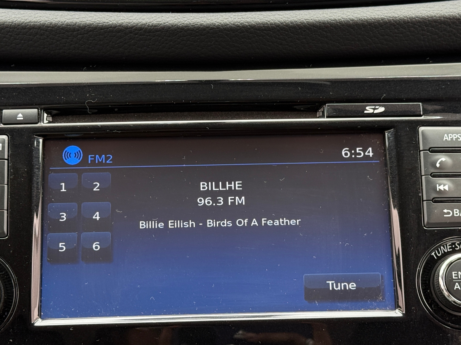 Thumbnail: 2017 Nissan Rogue Sport - 4