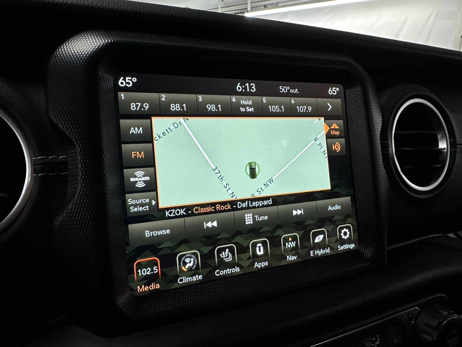 Thumbnail: 2021 Jeep Wrangler - 3