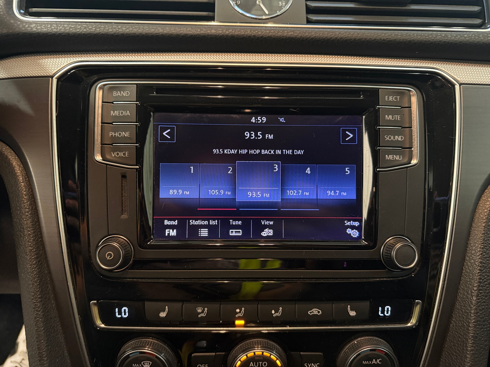 Thumbnail: 2017 Volkswagen Passat - 4