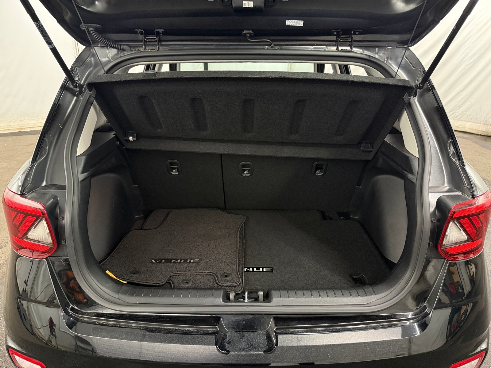 Thumbnail: 2023 Hyundai Venue - 7