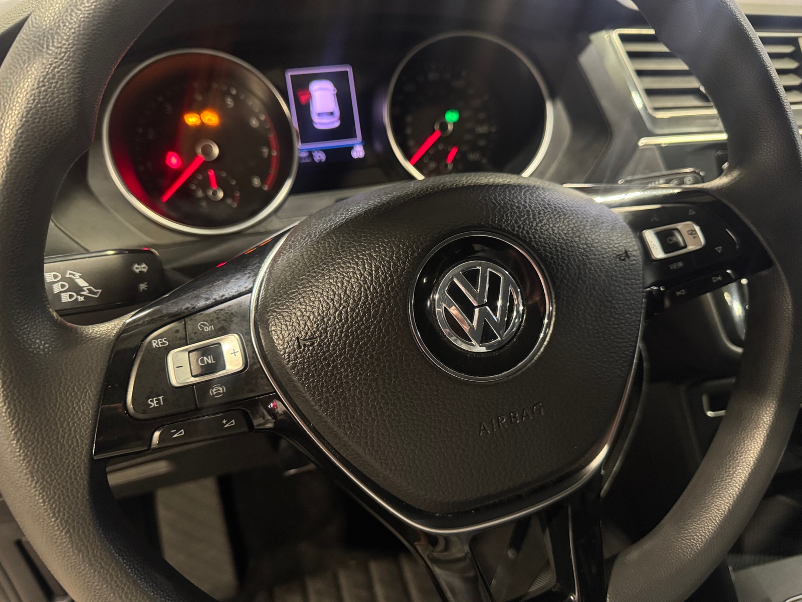 Thumbnail: 2020 Volkswagen Tiguan - 5