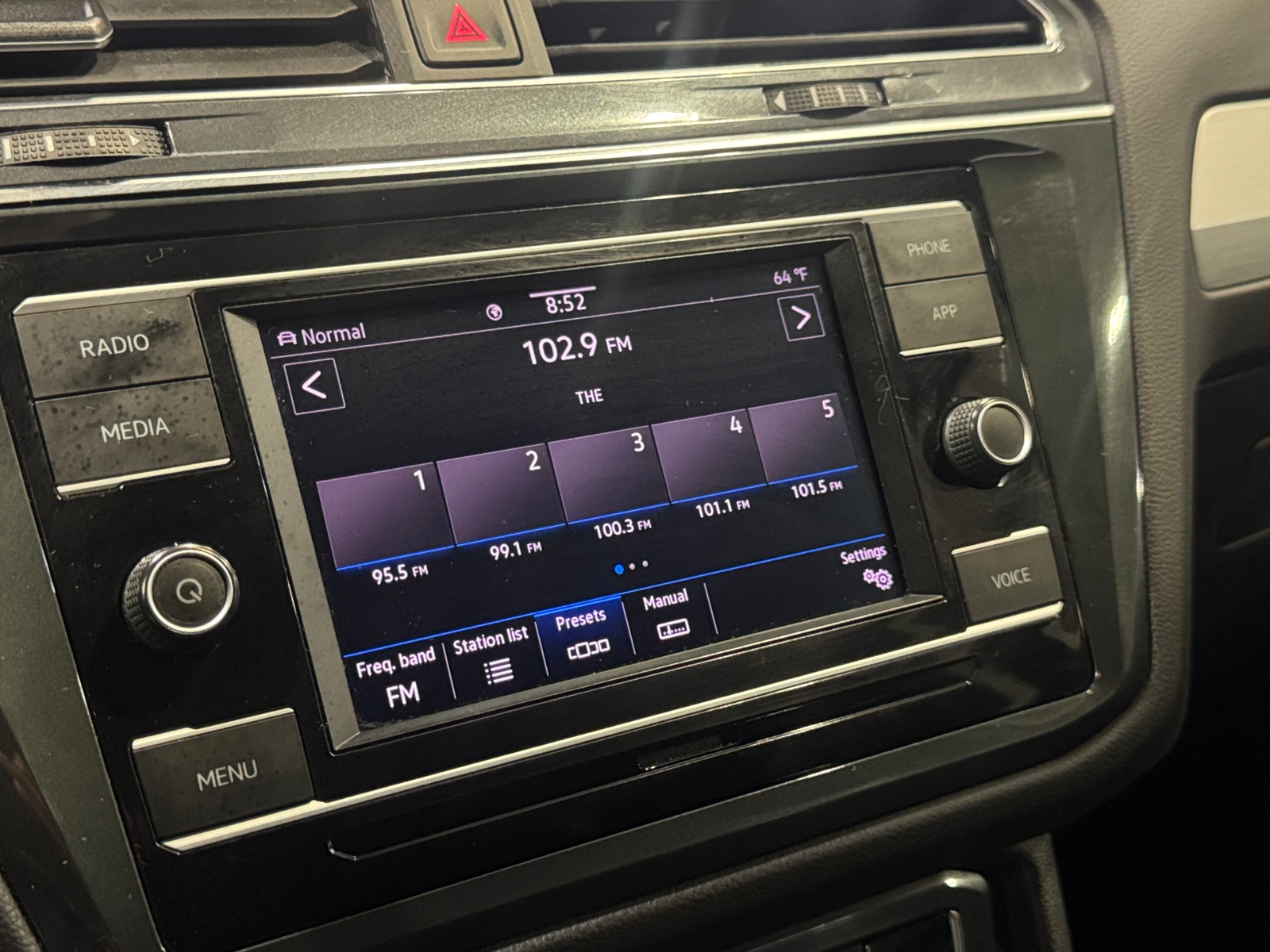 Thumbnail: 2020 Volkswagen Tiguan - 4