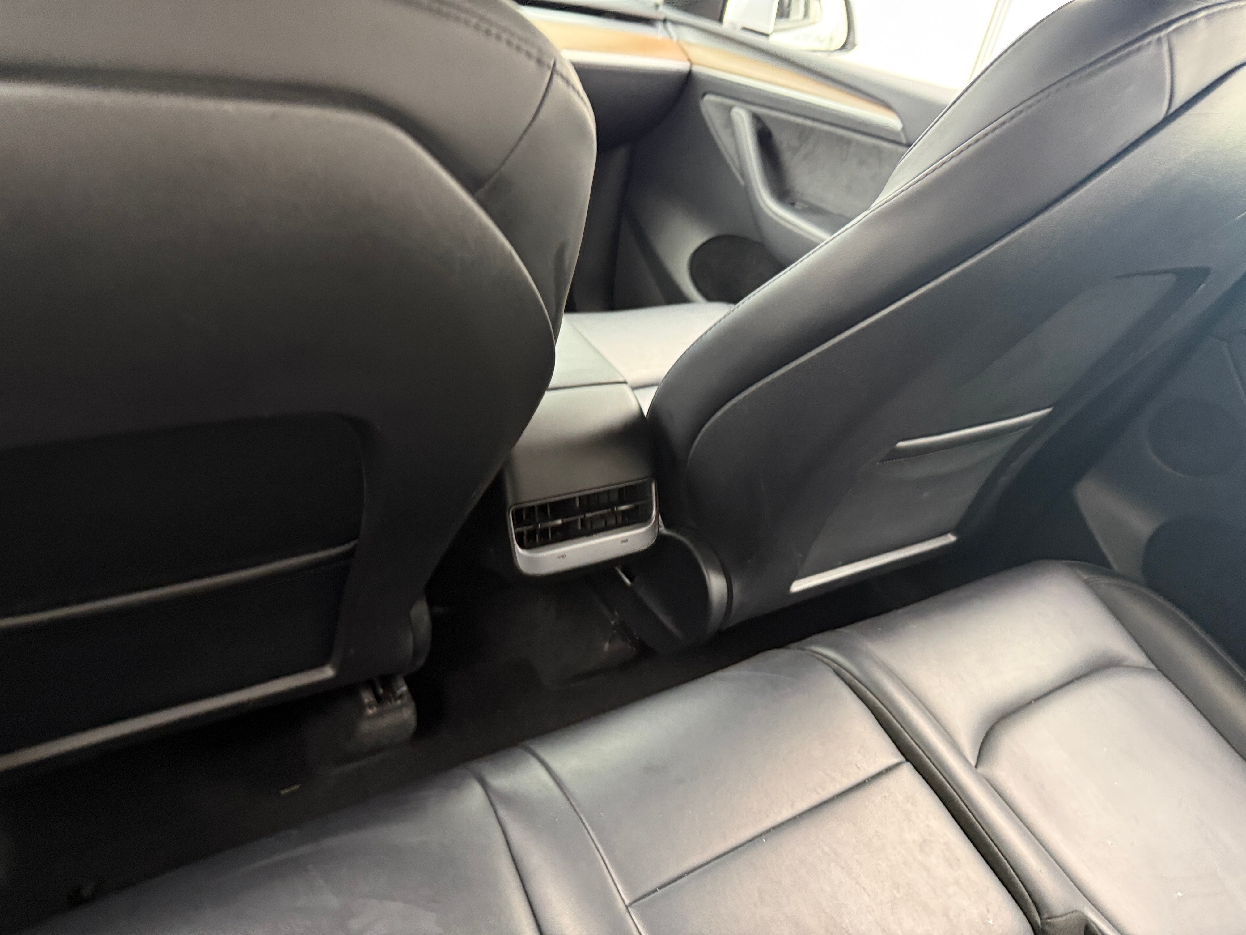 Used 2024 Tesla Model Y Long Range with VIN 7SAYGAEE8RF077824 for sale in Oak Creek, WI