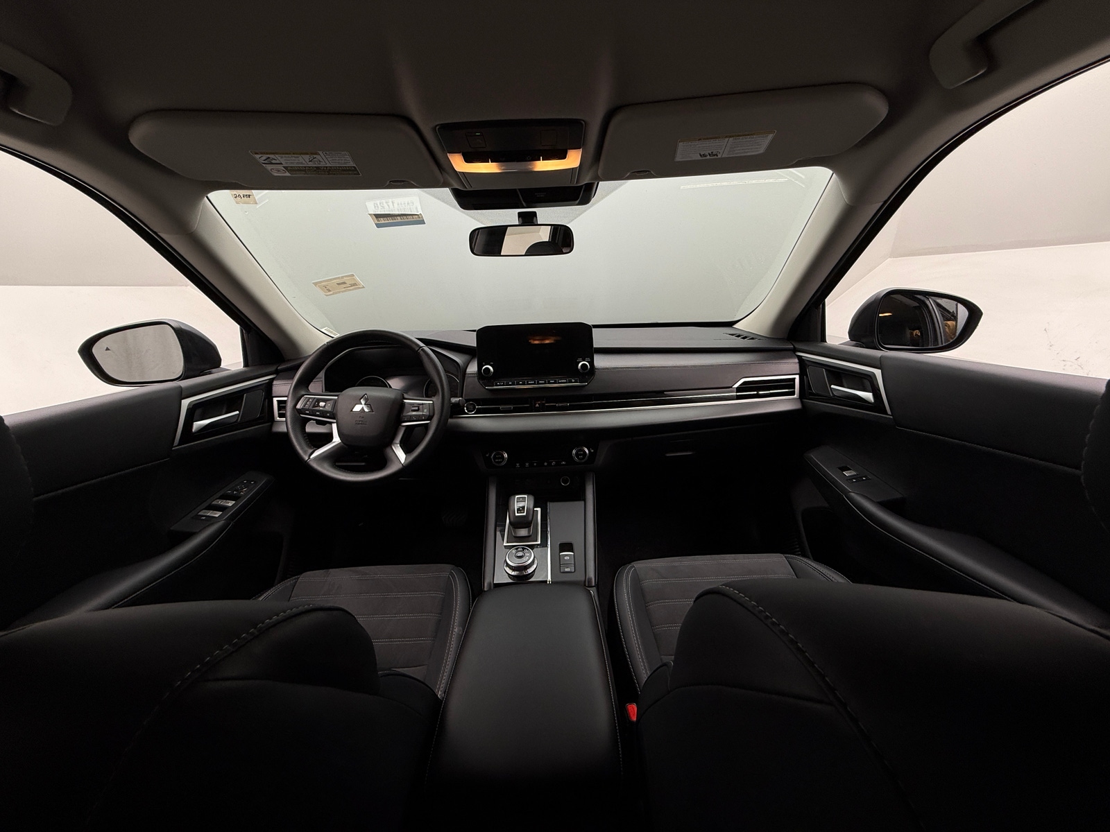 Thumbnail: 2024 Mitsubishi Outlander - 2