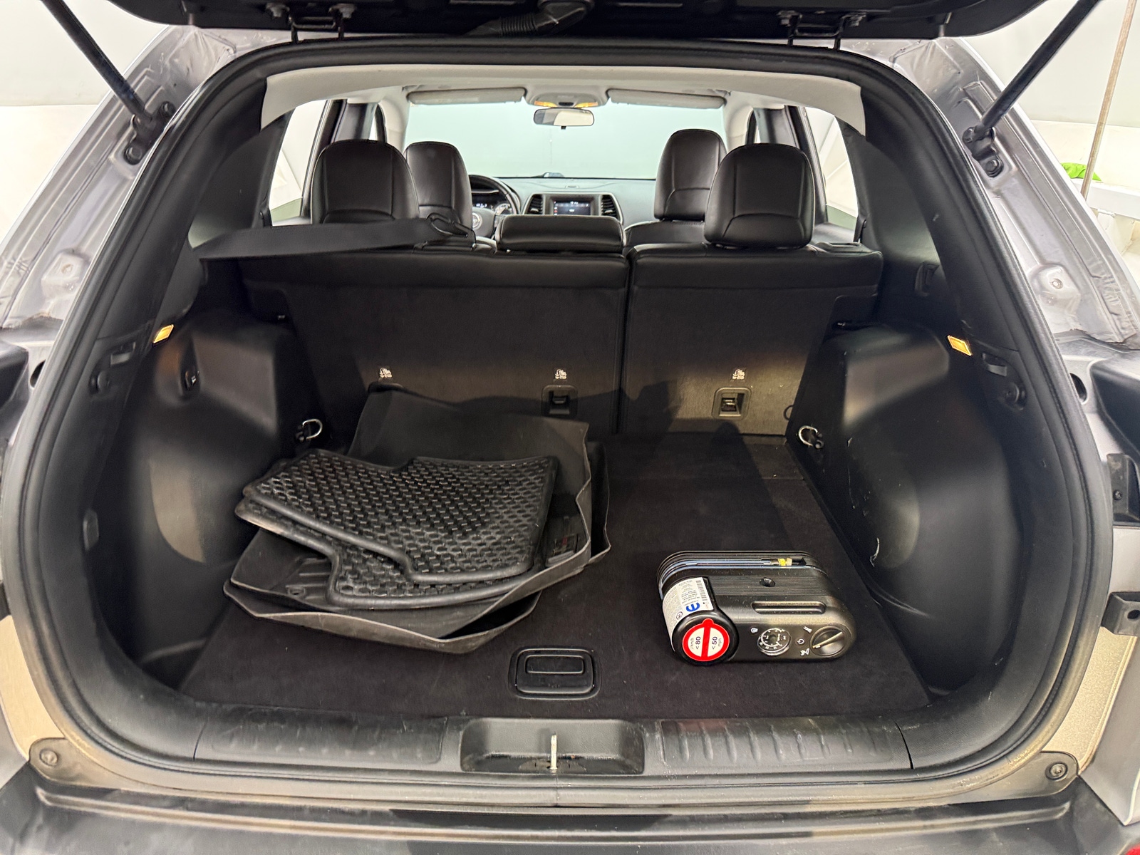 Thumbnail: 2020 Jeep Cherokee - 7