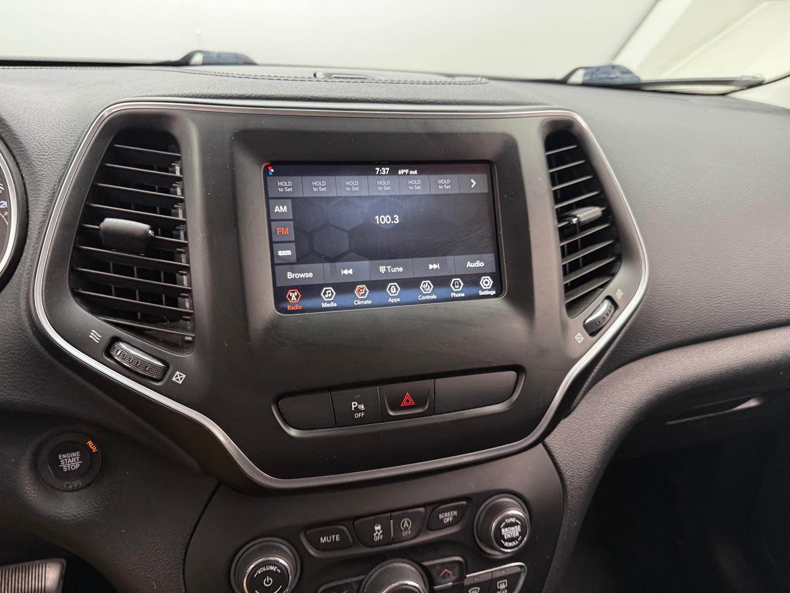 Thumbnail: 2020 Jeep Cherokee - 4