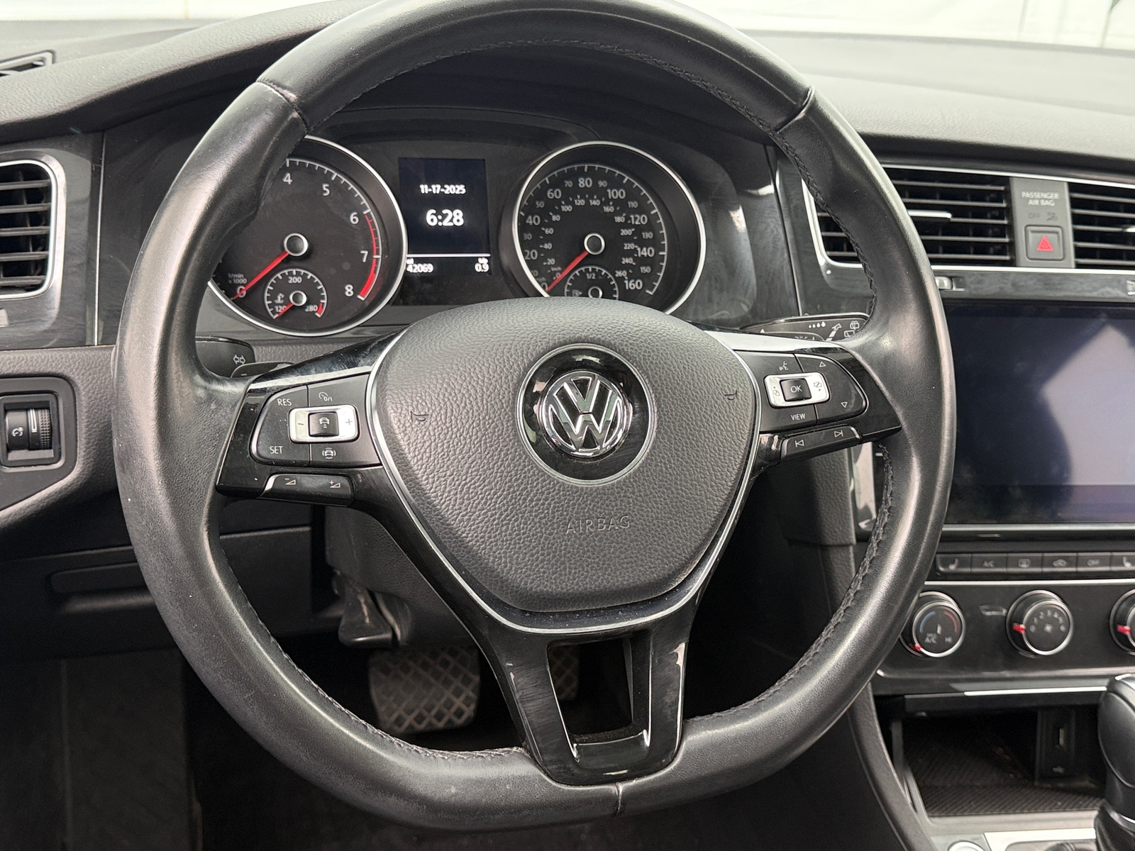 Thumbnail: 2019 Volkswagen Golf - 4