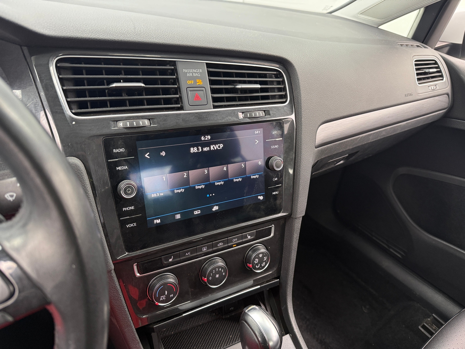 Thumbnail: 2019 Volkswagen Golf - 3