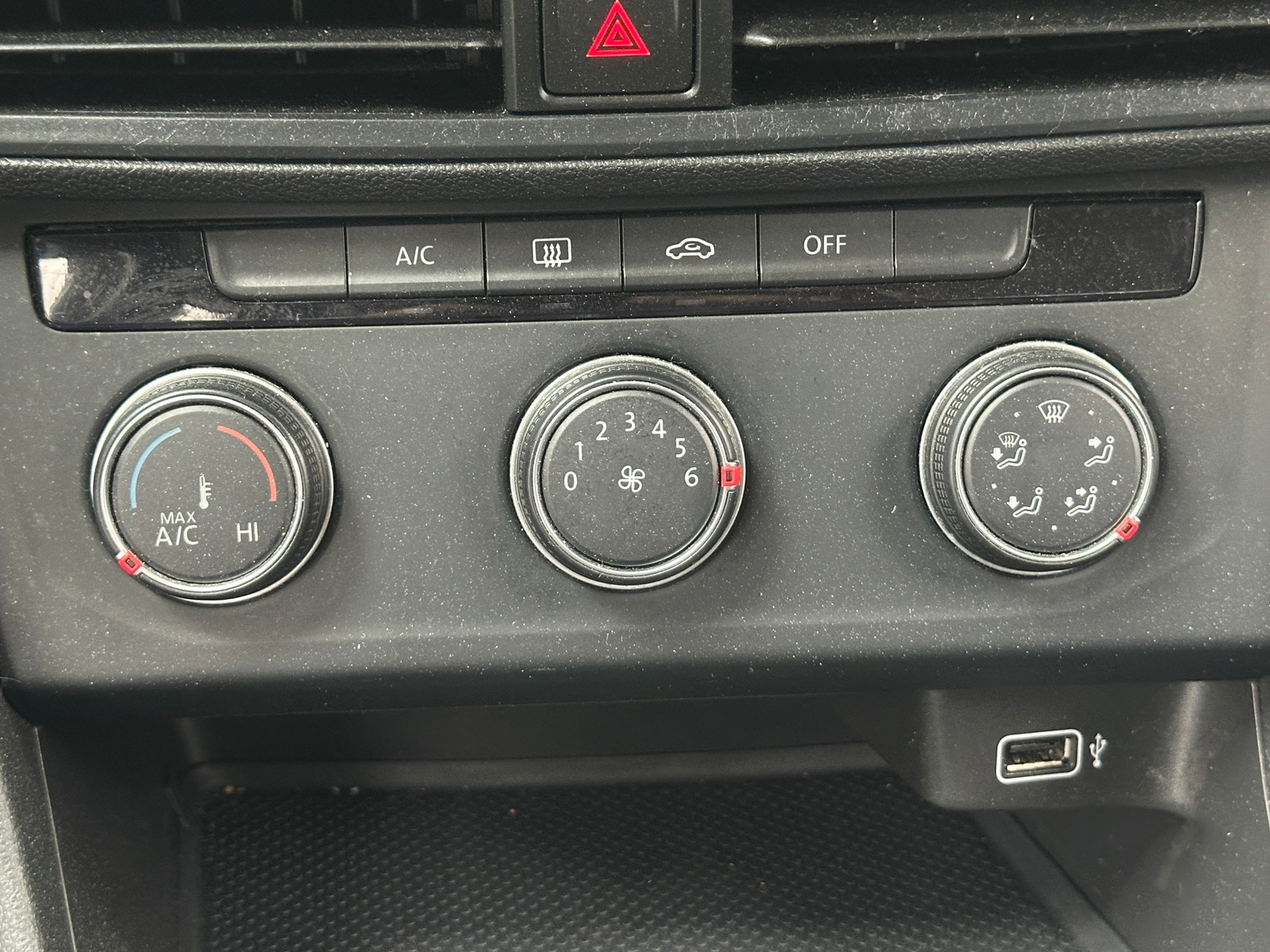 Thumbnail: 2019 Volkswagen Jetta - 4