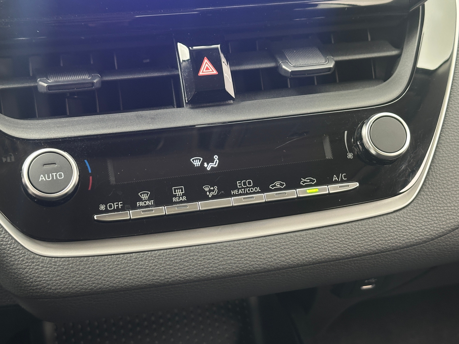 Thumbnail: 2025 Toyota Corolla - 4