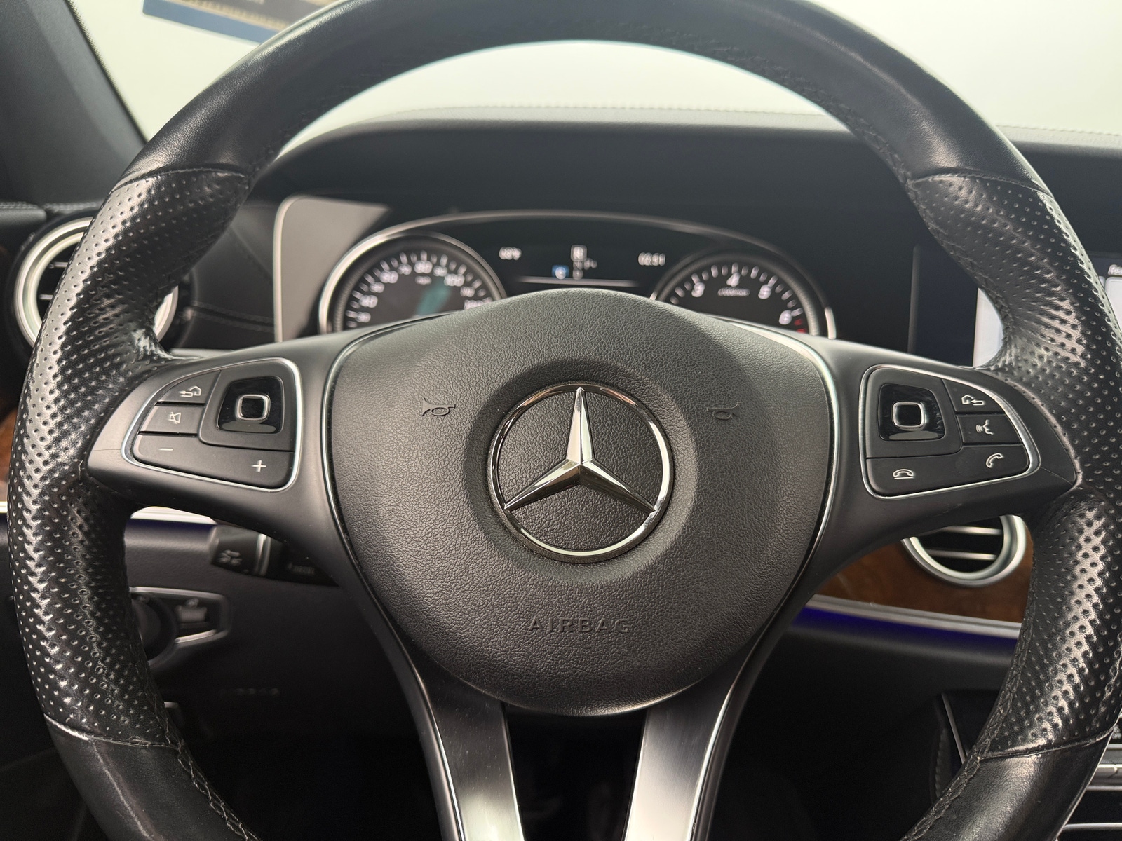 Thumbnail: 2017 Mercedes-Benz E-Class - 4