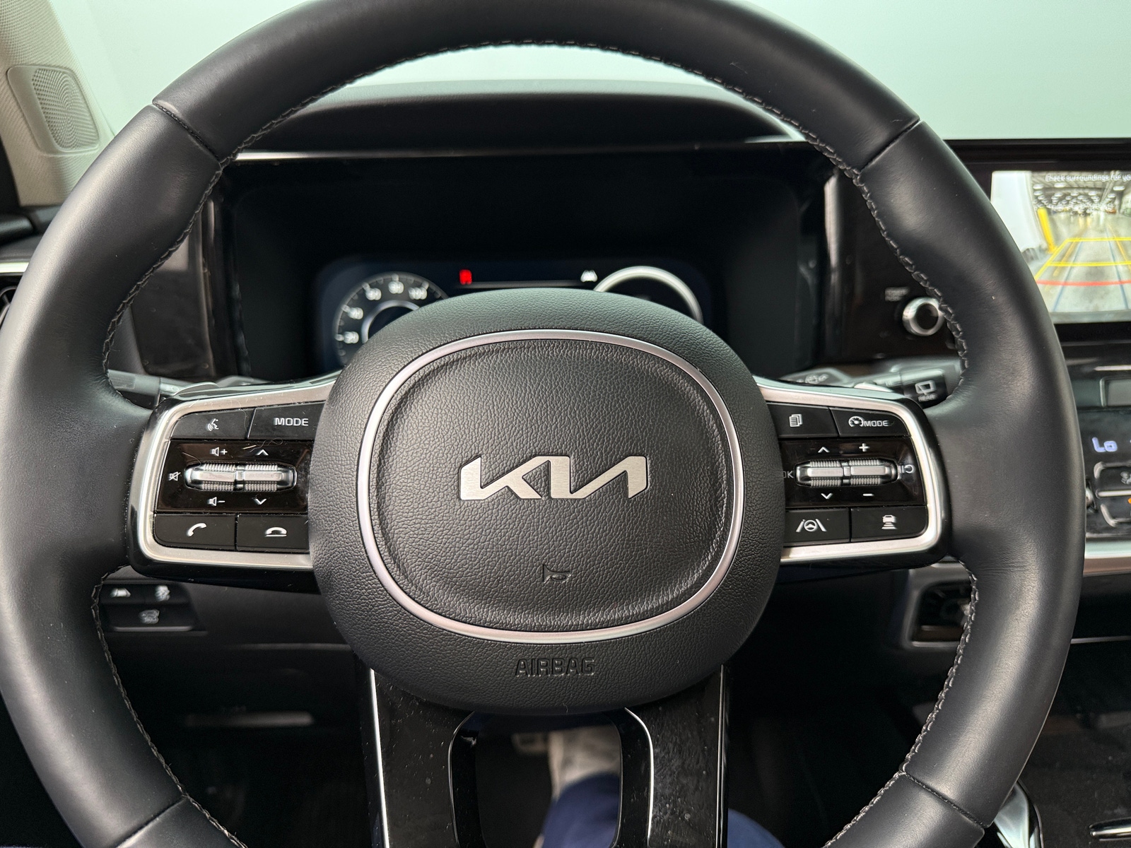 Thumbnail: 2023 Kia Sorento - 4