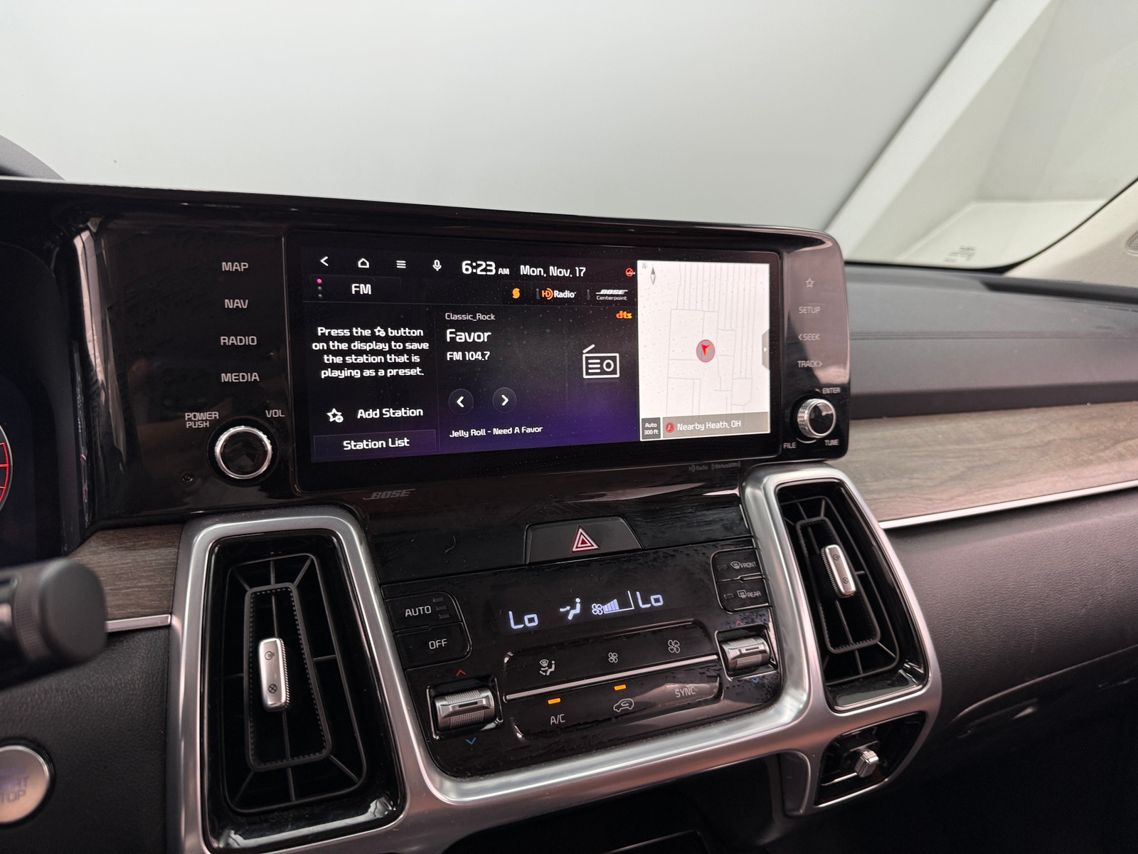 Thumbnail: 2023 Kia Sorento - 3