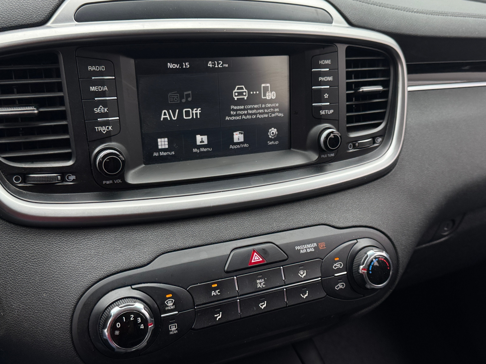 Thumbnail: 2019 Kia Sorento - 4